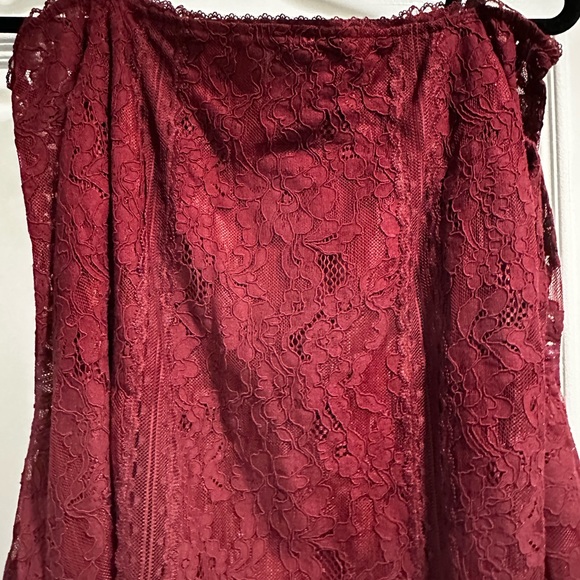 Burgundy off the shoulder lace top - Picture 3 of 3